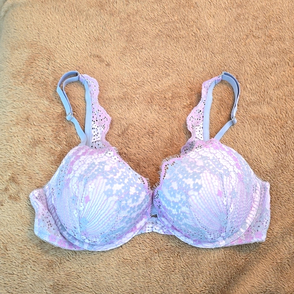 Victoria's Secret floral lace pushup bra & thong set. Size 36D. Lavender & gray.